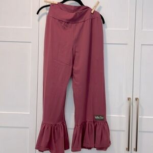 Big Ruffle pant in mauve berry.